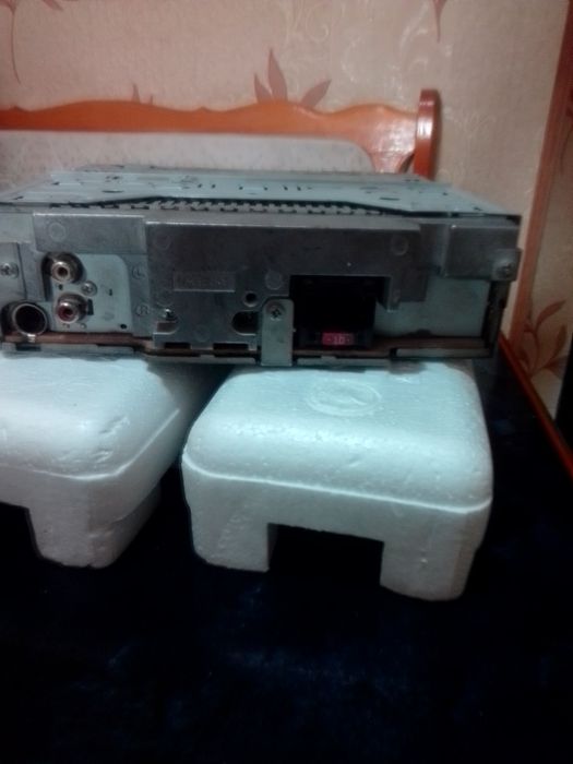 Продам магнитофон для автомобилей пионер рабочий остальное по телефону