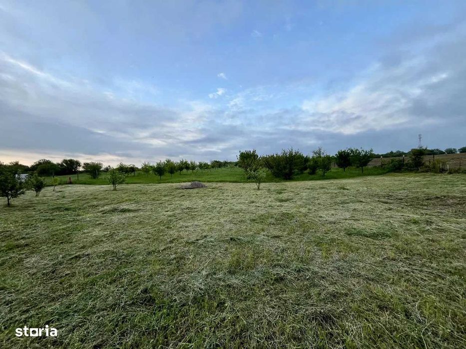 Vând teren intravilan cu panoramă superbă zona de dealuri