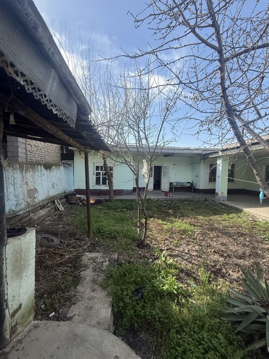 Uy Sotiladi 3,5 sotix Kitob sentridan