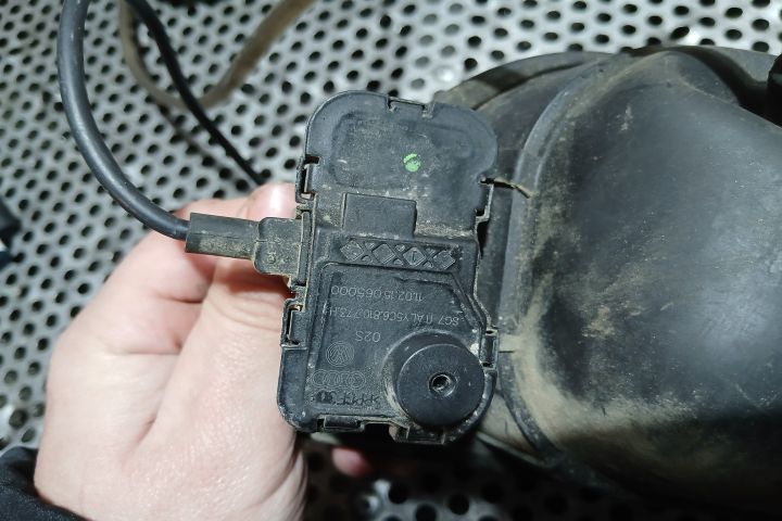 Usita rezervor 5C6810773H 5G9809999 5C6810773H 5G9809999 Volkswagen V