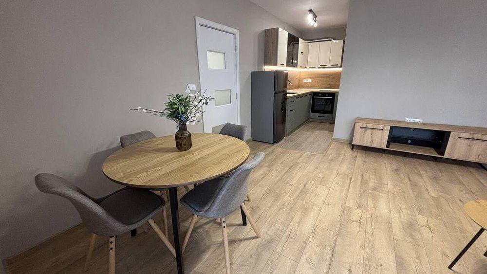 Дава се под наем Двустаен апартамент в Бургас, Славейков - 56 кв.м за 478.38 € - Снимка #2