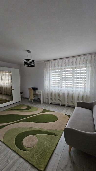 Inchiriez apartament 2 camere cu parcare