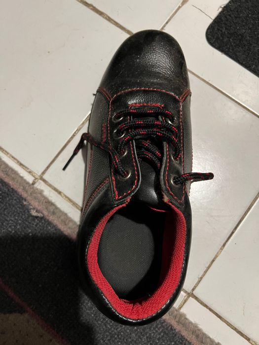 Работни обувки с бомбе