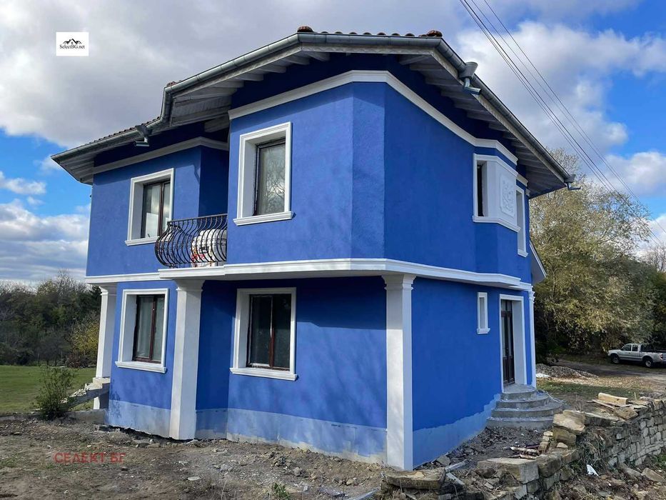 Масивна нова къща в с. Велчево