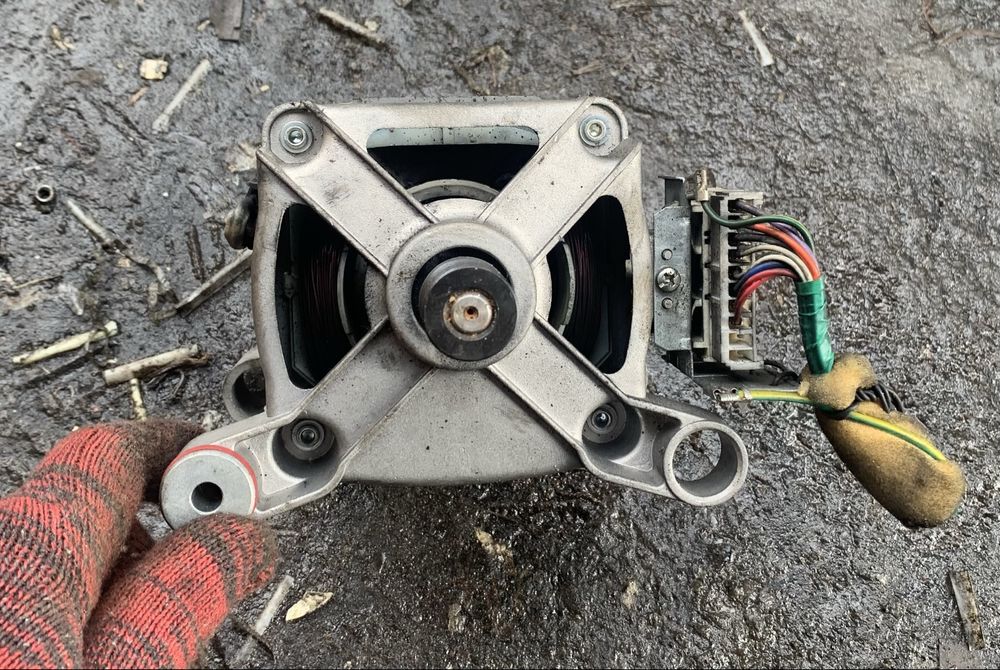 Двигатель от стиральной машины