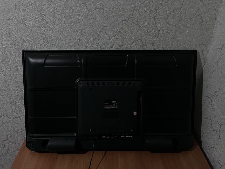 Телевизор 43 дюйма.