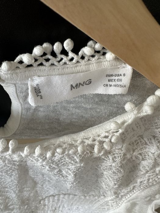 Бял топ Mango