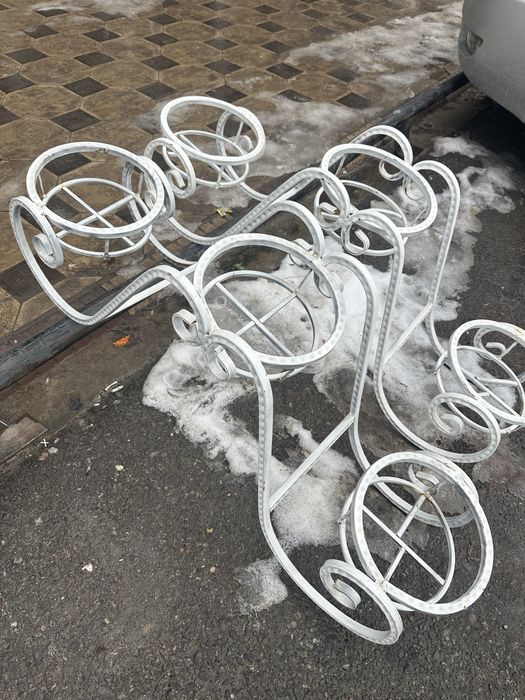 Кованные для цветов цветы
