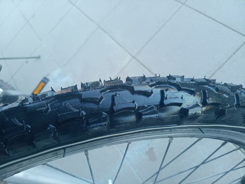 Bicicletă stare excepțională cauciucuri noi 0 km