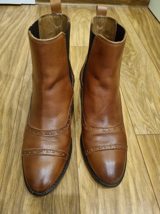 Продавам кожени боли на фирмата Massimo Dutti