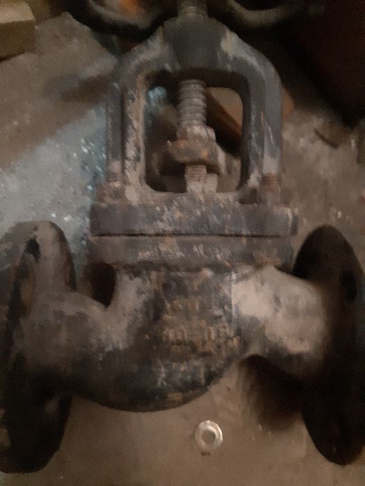 Два броя кранове 1 цол