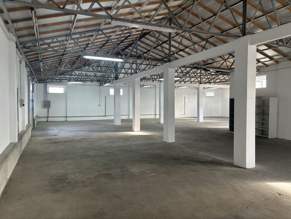 Vand Hala Industriala /Depozit Logistic  1200 mp cu teren 3500 mp in Roman
