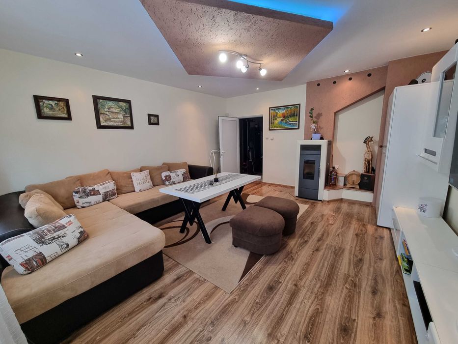 Дава се под наем Тристаен апартамент в Чирпан - 78 кв.м за 80000 € - Снимка #1