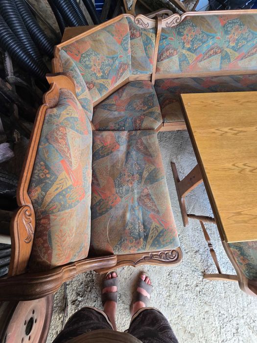 Colțar cu masa si scaune