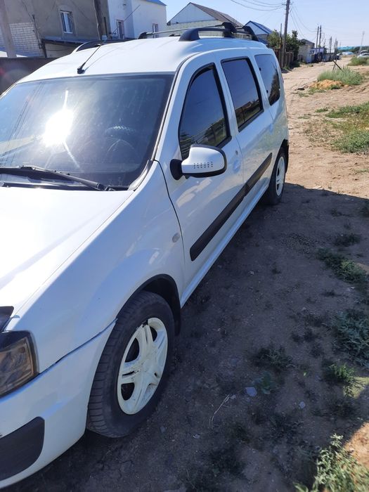 Продается авто Lada Largus 2014 года.