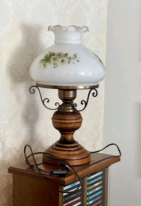 Lampa antică pictata manual din lemn și alama