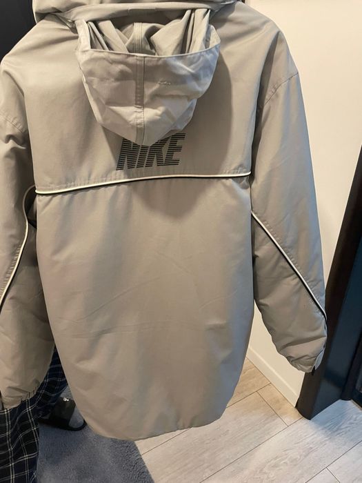 Vand geaca Nike noua