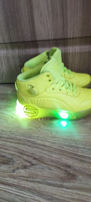 Детски светещи маратонки Skechers UK13.5 EUR33