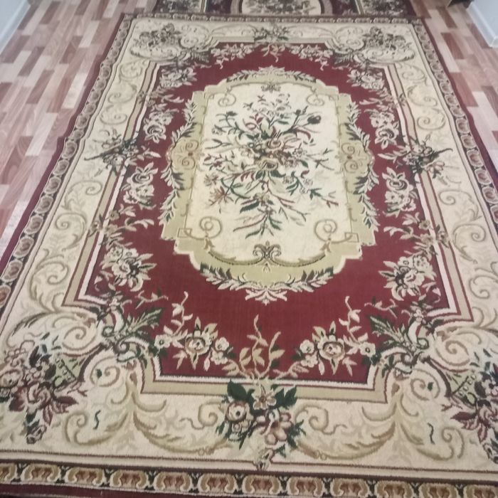 Ковёр, кілем сатылады.