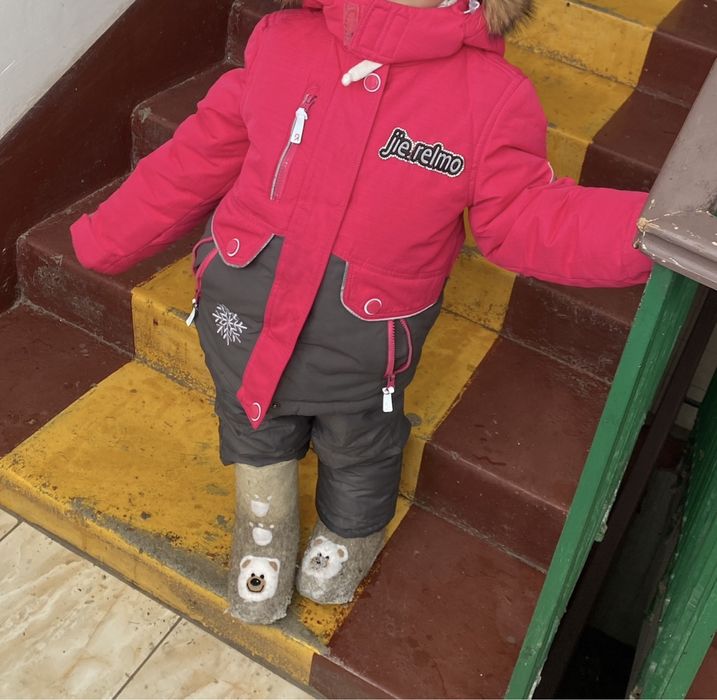 Продам зимние комбинезоны 10 000