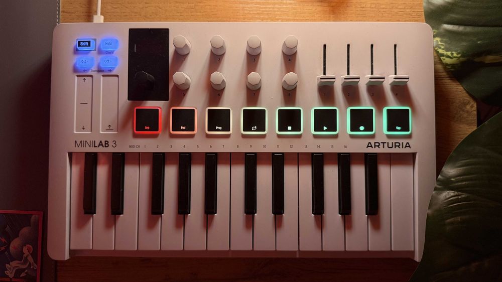 Arturia MiniLab 3 MIDI-контроллер
