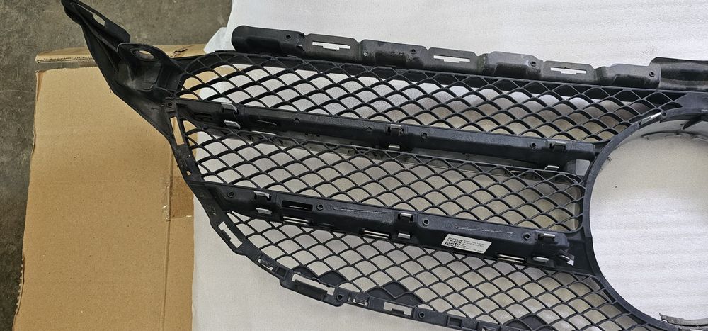 Оригинална решетка за мерцедес ц класа  w205 class s205