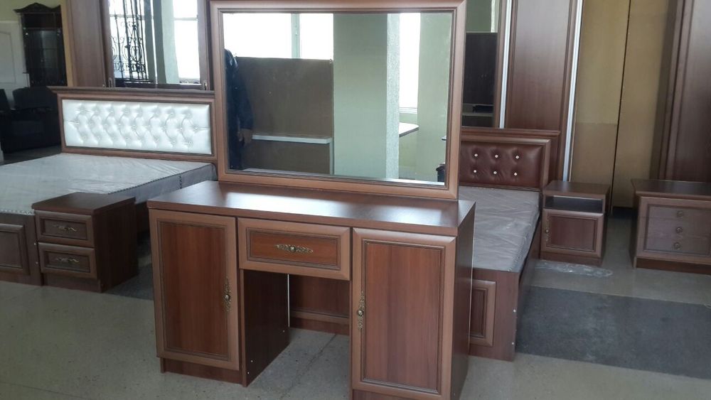 Спальный гарнитур