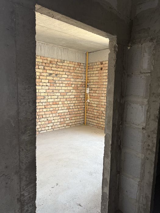 Uy sotiladi navastroyka art xaus qurgan