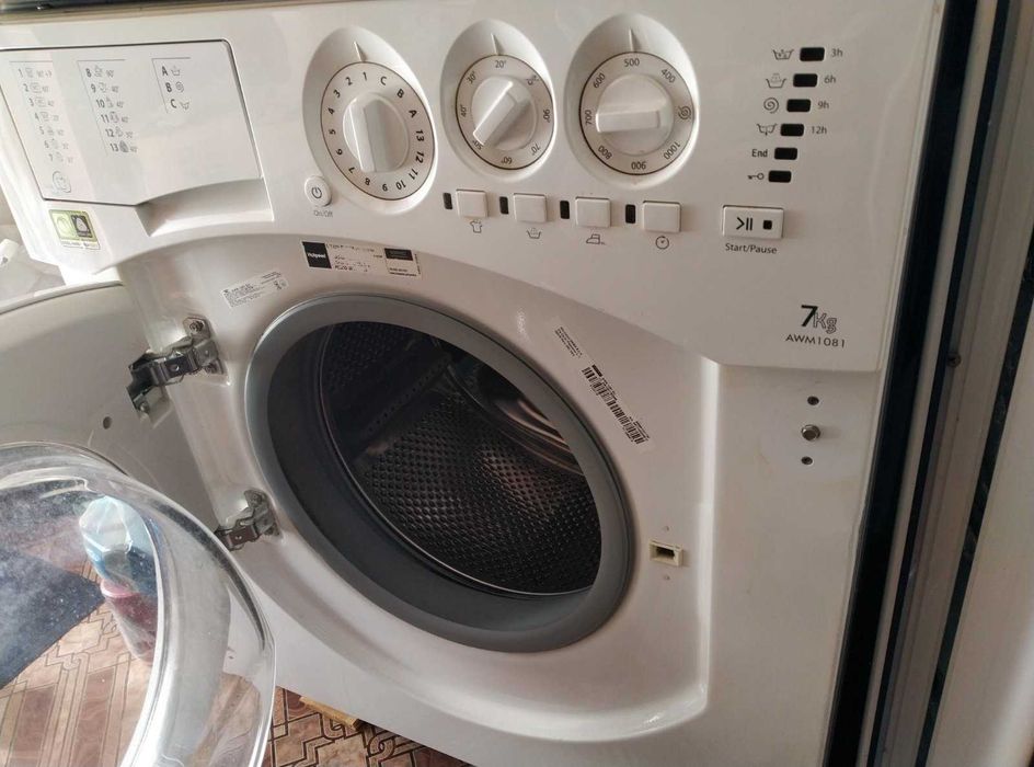 Пералня за вграждане Hotpoint Ariston AWM 1081