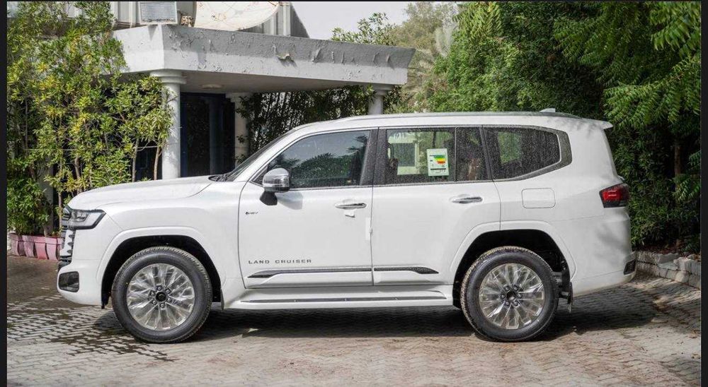 Toyota Land Cruiser 300 VXR HEV