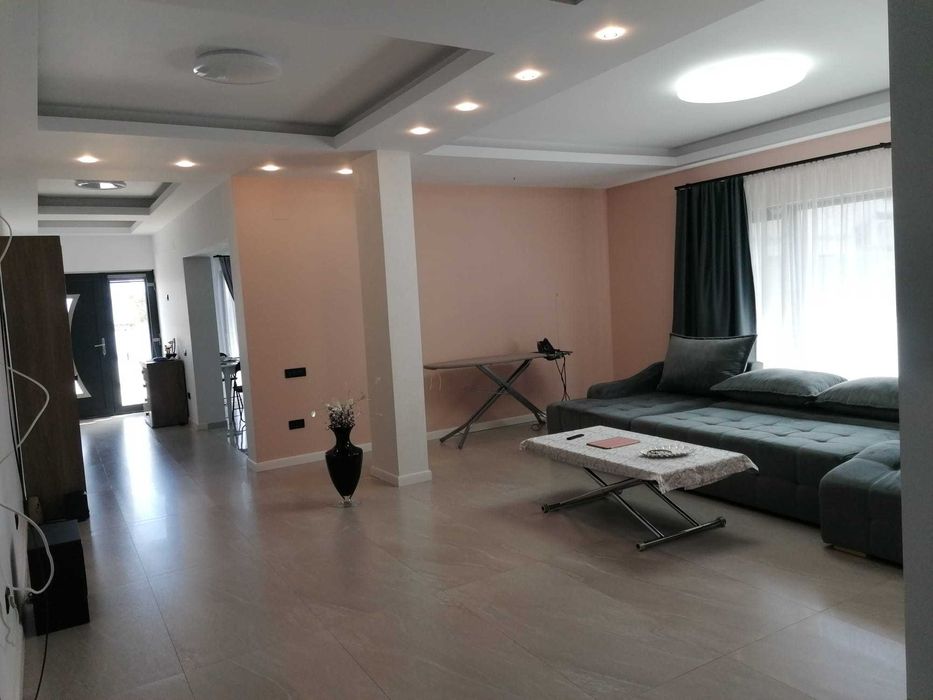 Vand casa complet utilata