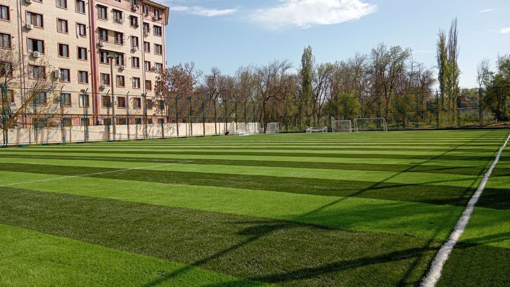 Mini stadyon 250 min yangi qurilgan