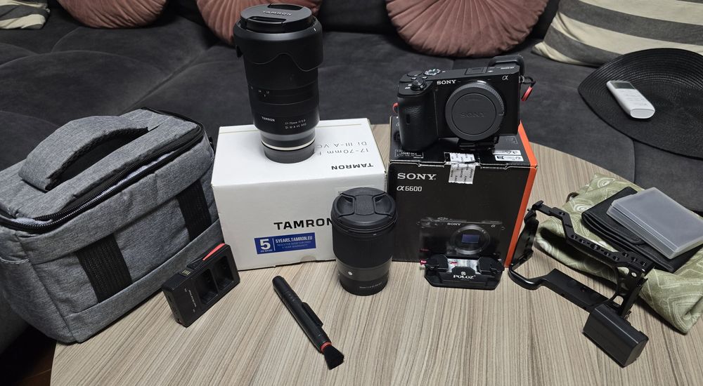 Pachet Foto Video Sony A6600 + Obiectiv Tamron 17-70mm f/2.8 + Sigma 16mm f/1.4 + Accesorii