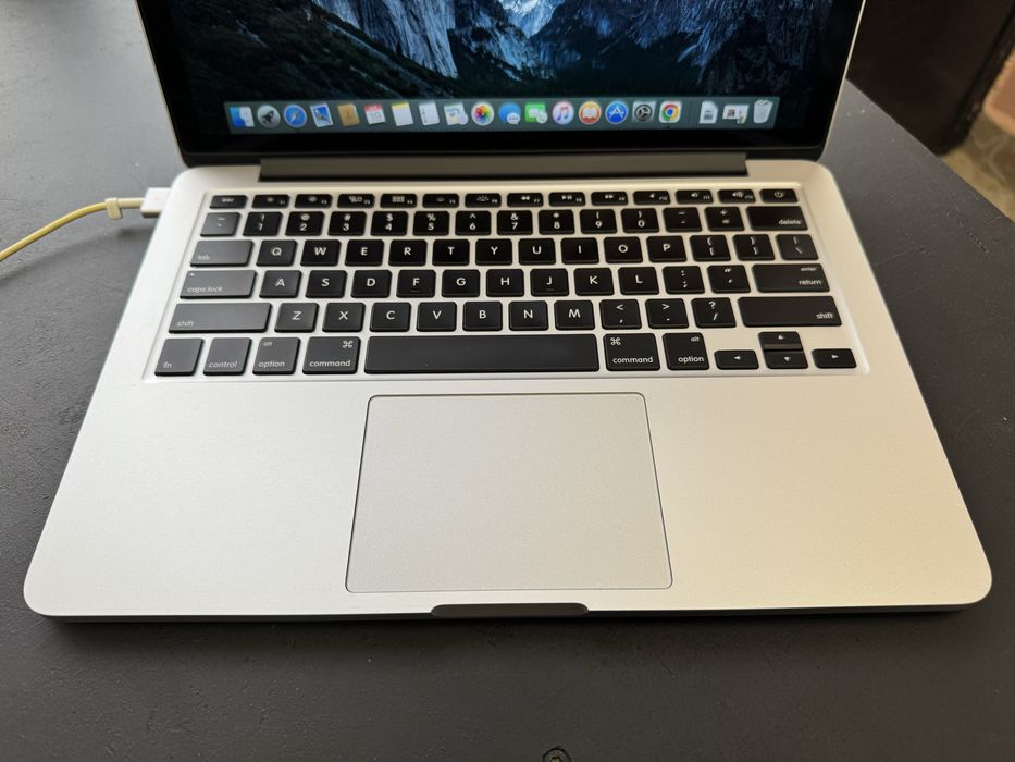 MacBook Pro 13" Retina (Early 2015) – Топ състояние, Пълен комплект