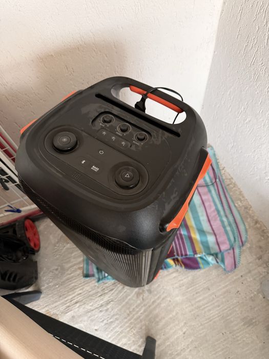 Jbl 710 se prezinta ca noua