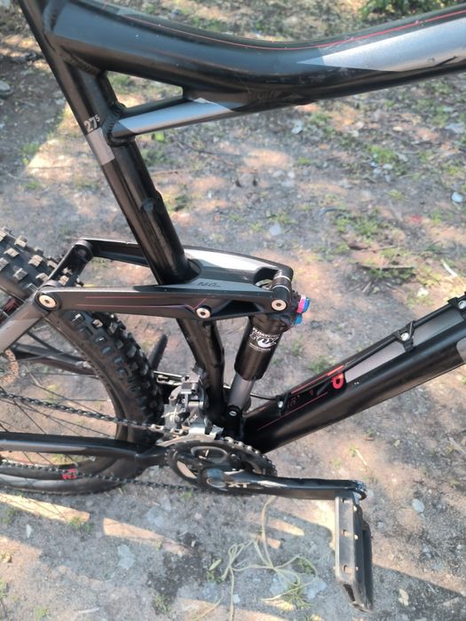 Bicicleta Cube fulsuspensan  29