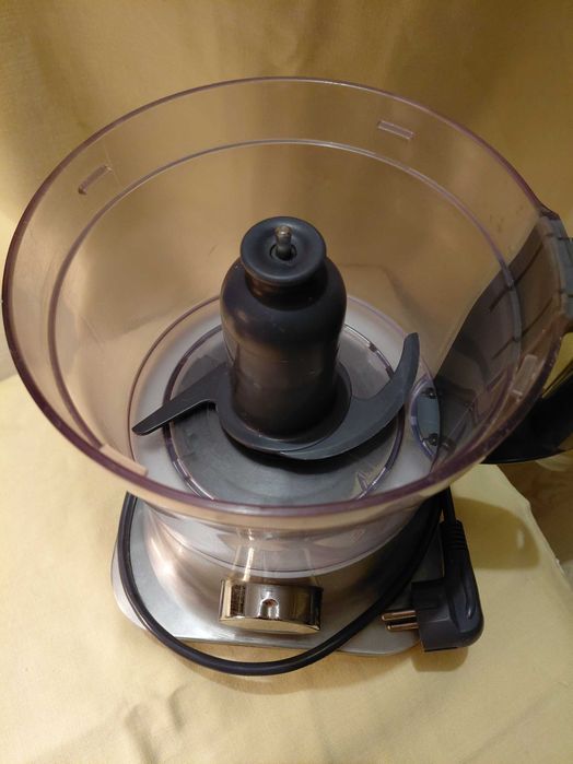 Продается кухонный комбайн Kenwood