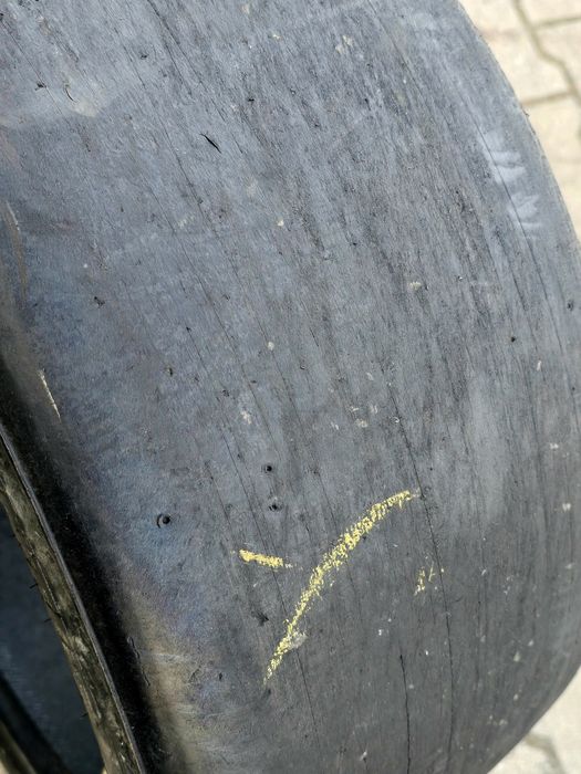 235 620 17 Hankook слик 1 бр.