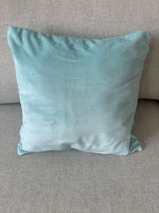 Нови кадифени калъфки за декоративни възглавници
