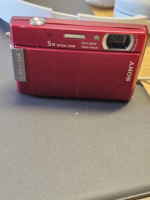 Sony Cyber-shot DSC-T100 (цикламен цвят) – фотоапарат
