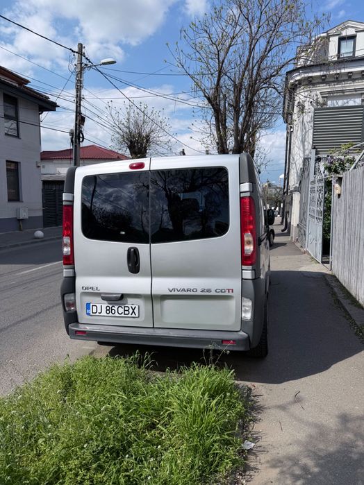 Opel vivaro mașina personală , 8+1 acte la zi schimbat ulei filtre , cauciucuri vară, iarnă .