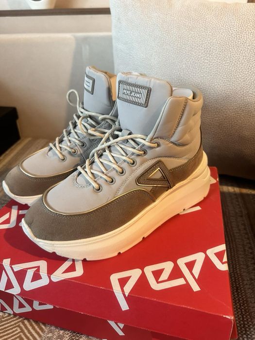 Дамски спортни обувки