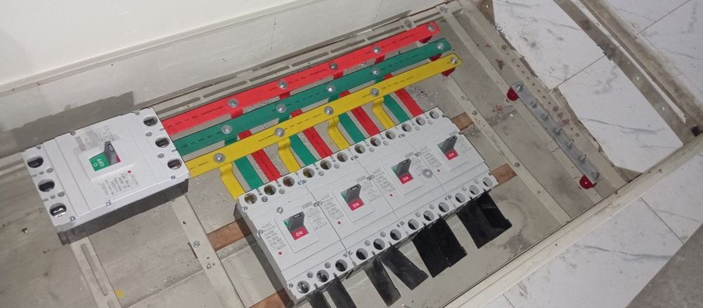 Электрик  шит установка мантаж  электромобиль га зариятика установка