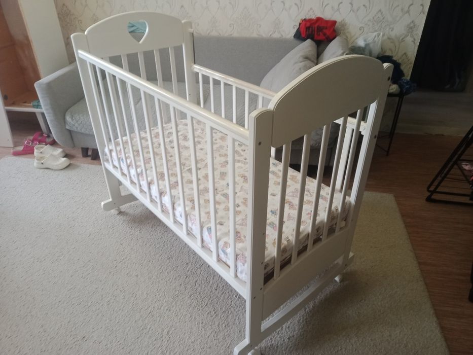 Детская деревянная кроватка