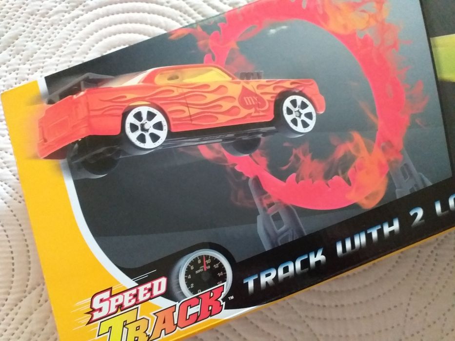 Писта с метални коли