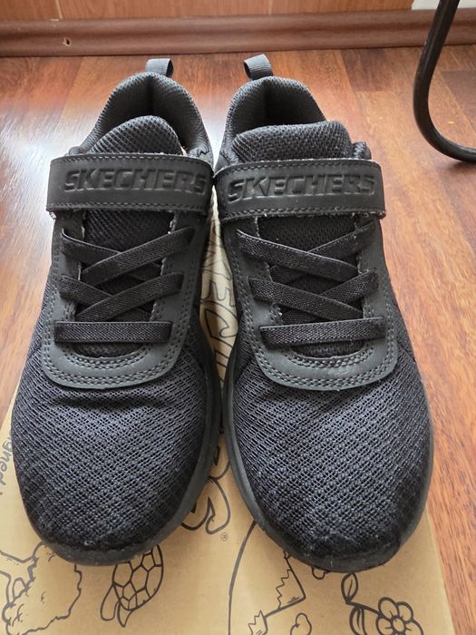 Adidasi Skechers 35