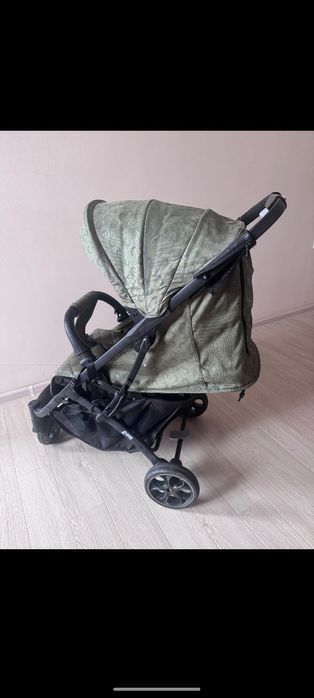 Продается коляска чемодан,лёгкая в отличном состоянии