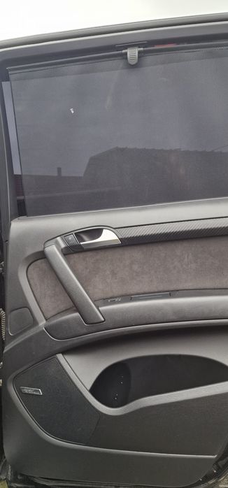 Fete usi audi Q7 cu perdelute  Lumini ambientale și Bose