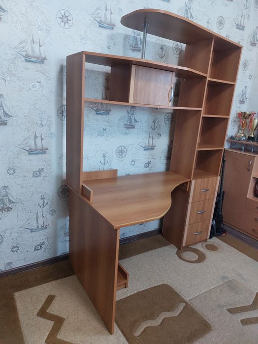 Стол компьютерный