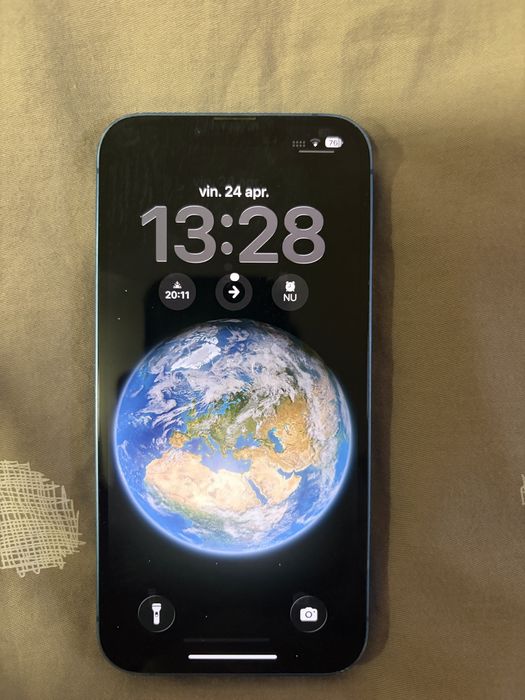 iPhone 13/128Gb/Starea bateriei este de 77%